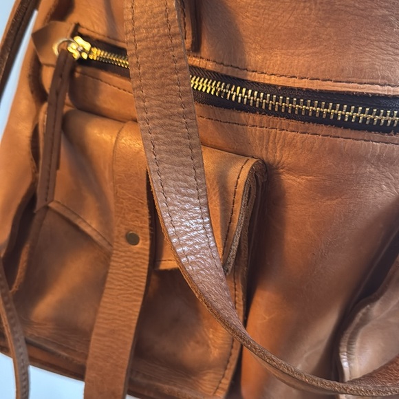 Raven & Lily Leather Messenger Bag - Picture 2 of 4